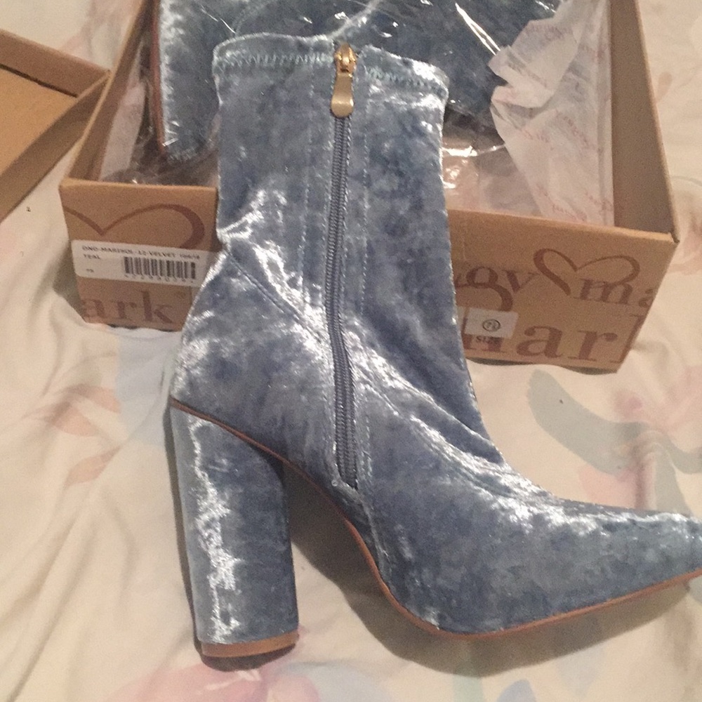 Shoes - Picture 4 of 4